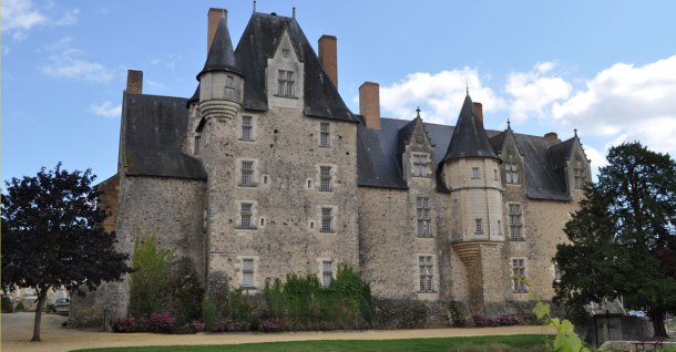 Château_de_Baugé_-_Façade_a